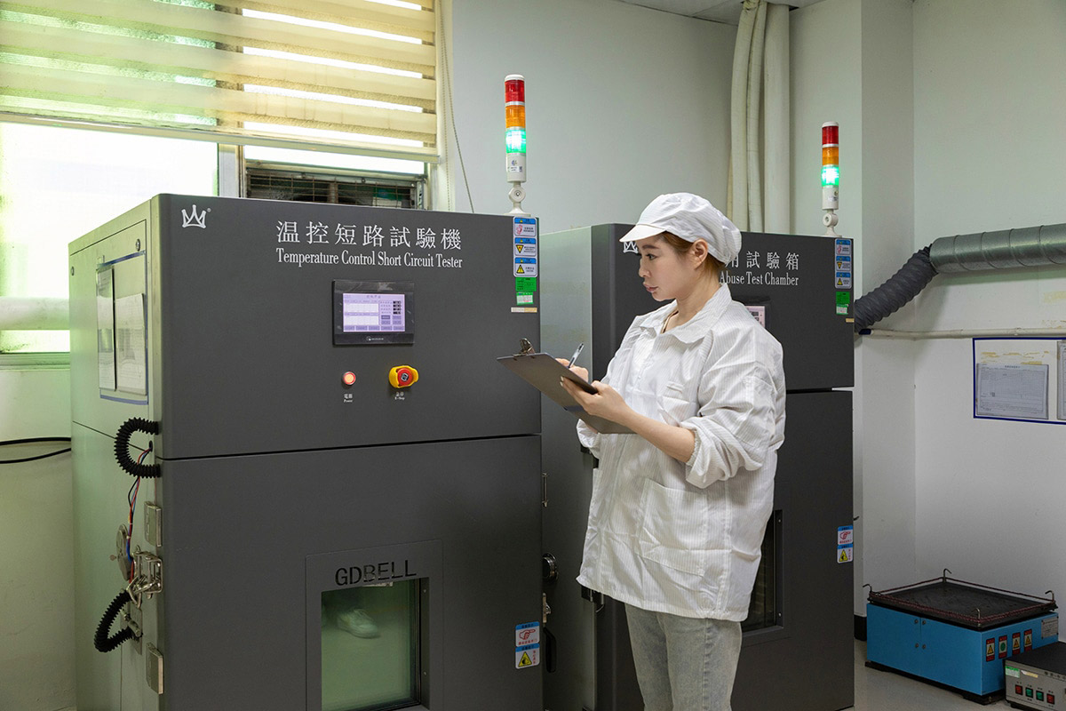 Power Bank Certification Guide for Custom Power Banks插图 laboratory test